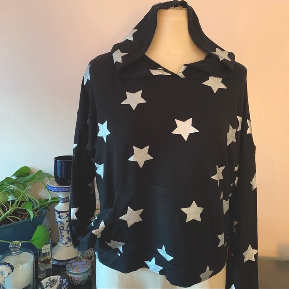 L.N.V. Silver metallic star cropped hoodie - Picture 3 of 9